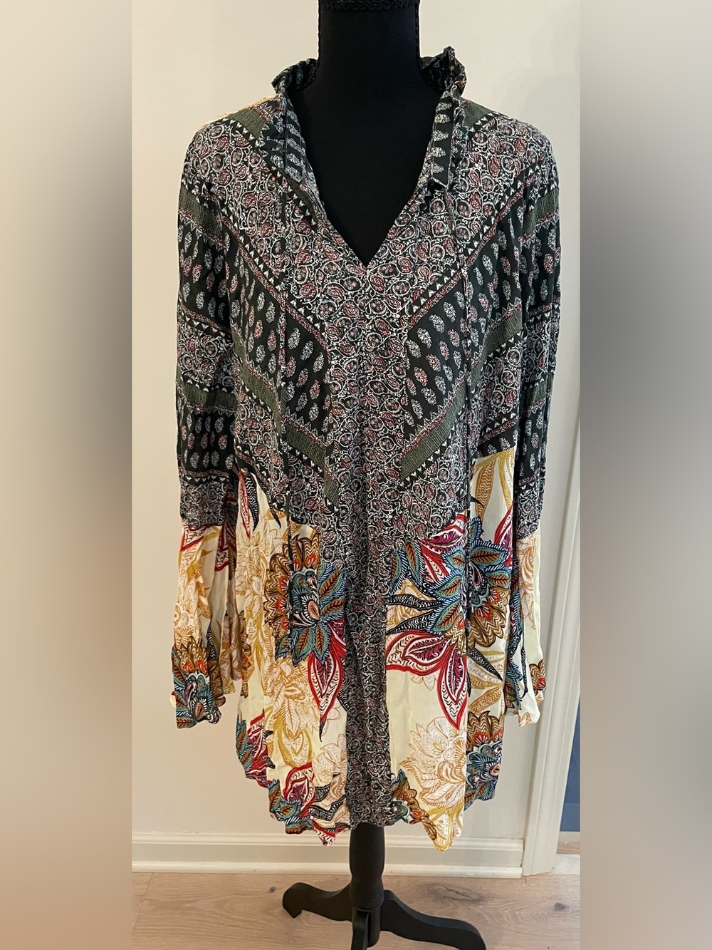 Umgee Multicolor Floral Boho Bell Sleeve Blouse Flowy Festival Hippie Paisley
